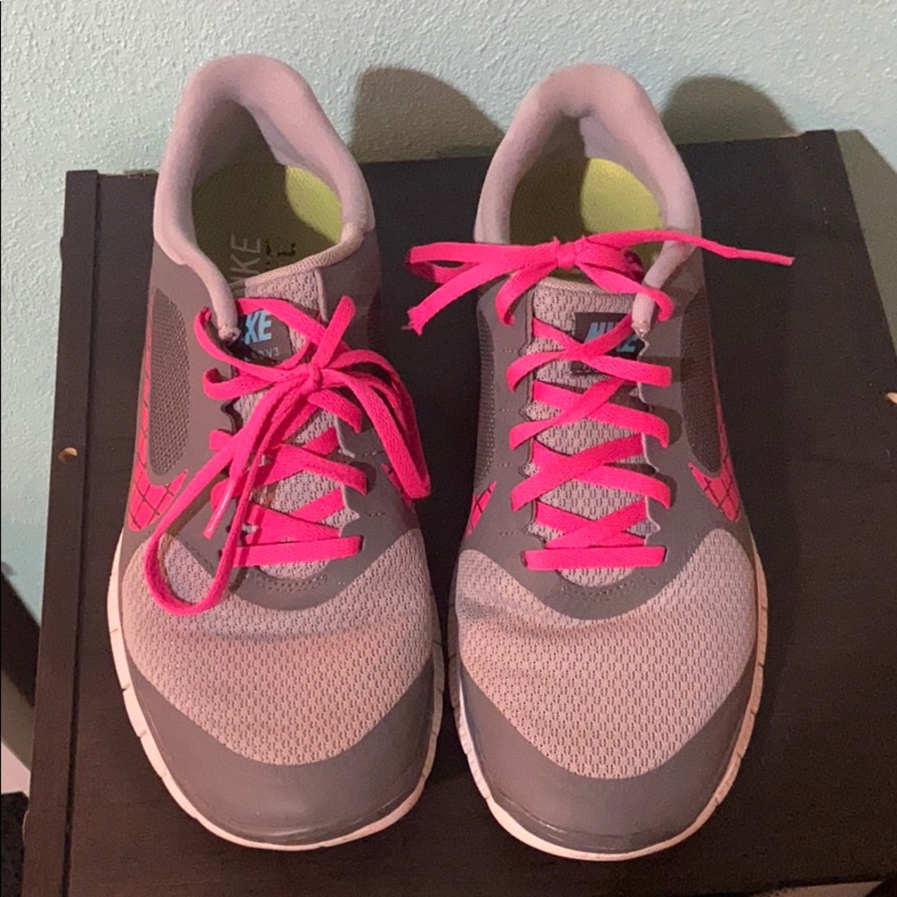 Nike free tennis shoes